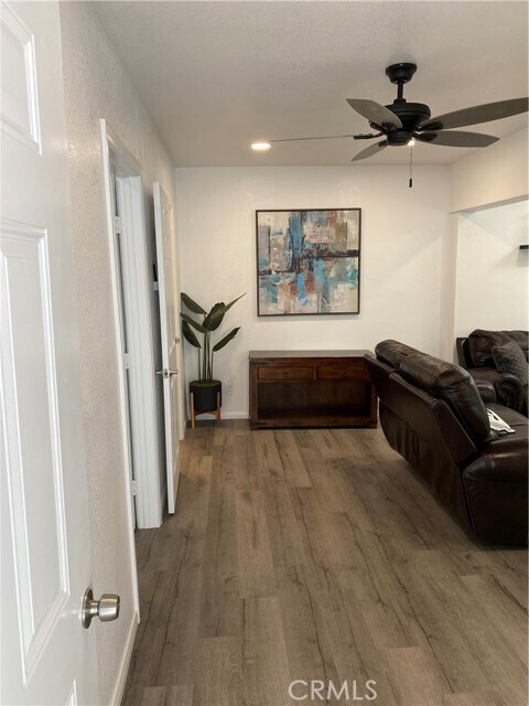 Foto del edificio - 723 N Quince Ave