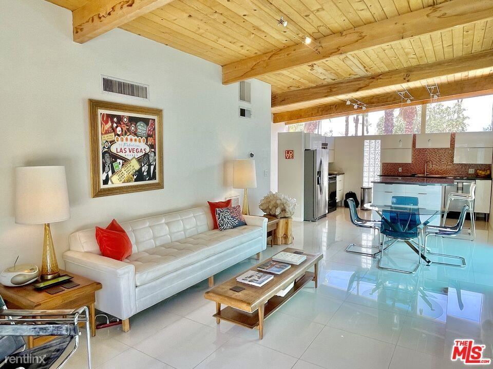Foto principal - 3 br, 2 bath House - 440 E Glen Cir S