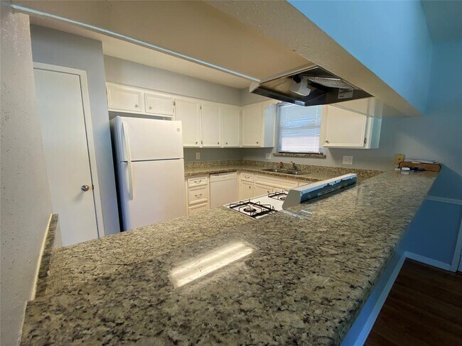 Building Photo - 2714 Sherwood Hollow Ln