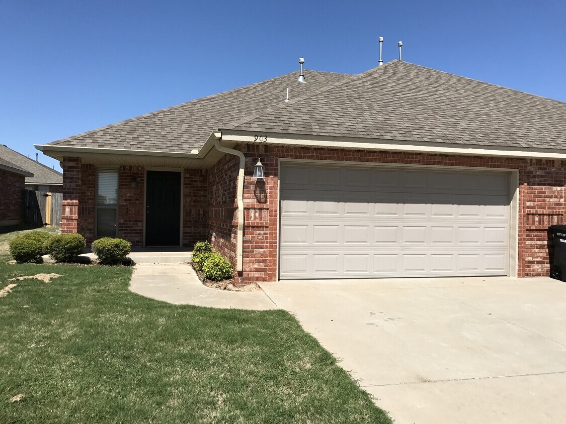 Primary Photo - 2 bed, 2 bath duplex for rent in Moore