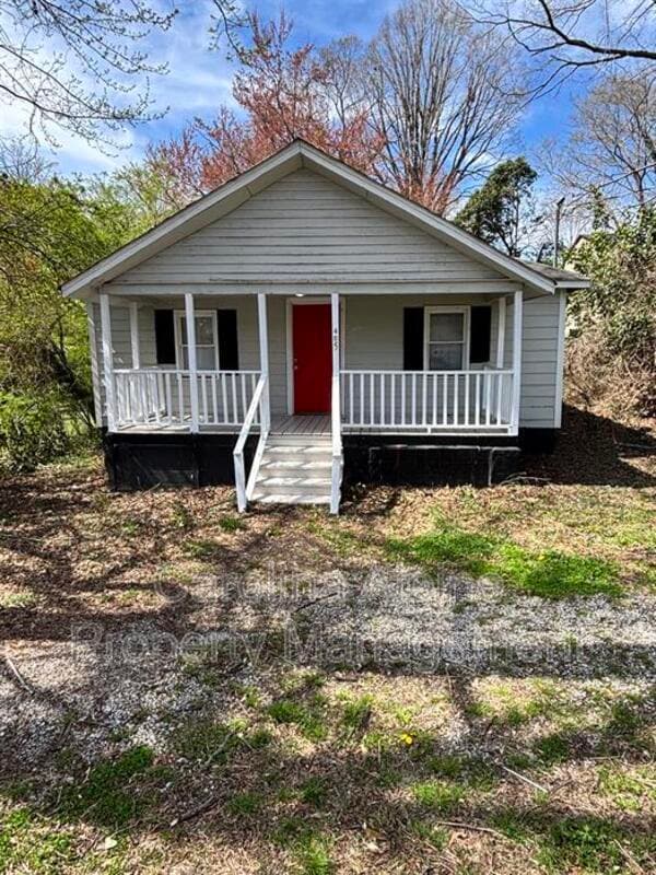 Building Photo - 405 S Oak St