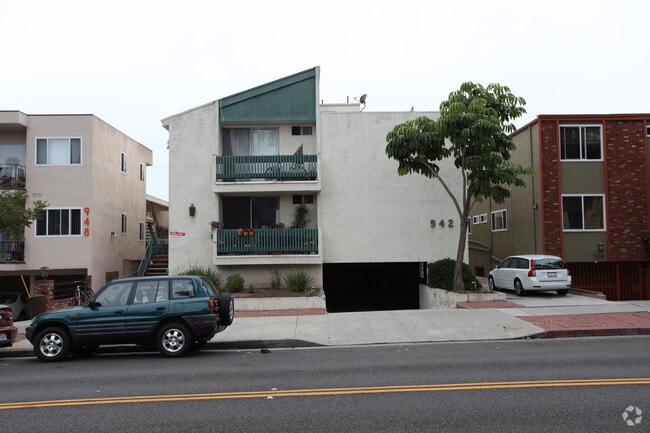 Building Photo - 942 7th St