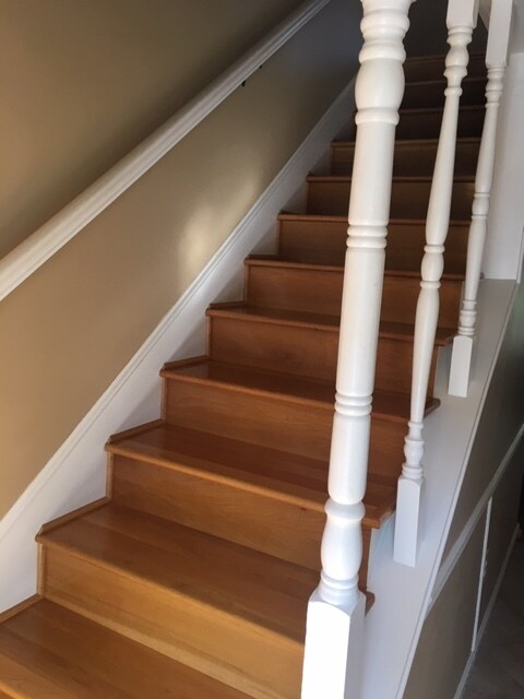 Hardwood Steps - 605 College Ave SW