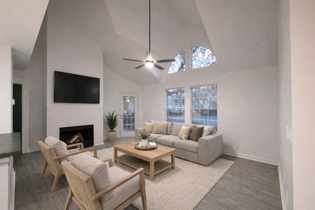 Building Photo - 6028 Westgate Dr