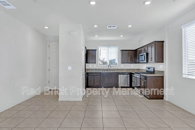 Foto del edificio - 393 Sullivan Dr