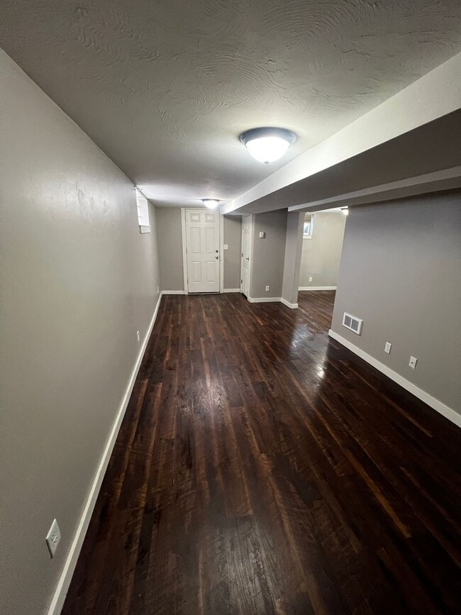 Building Photo - 604 N 10th Ave