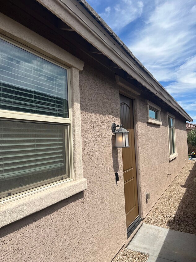 Private entrance - 2216 W Donner Dr