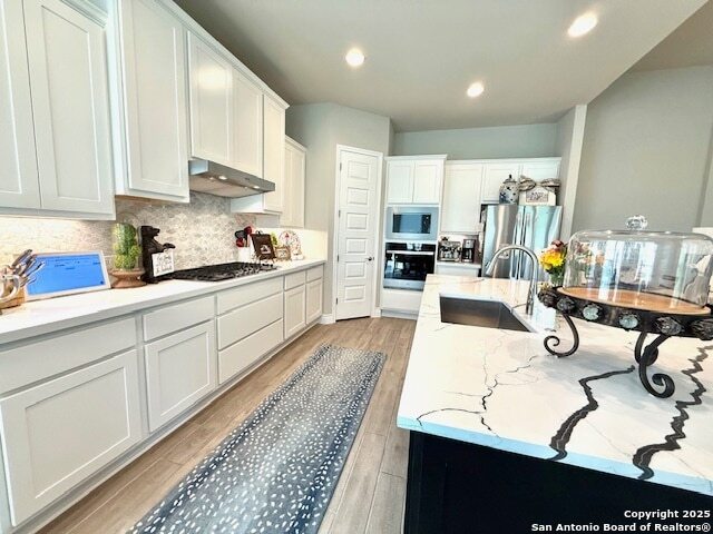 Building Photo - 211 Corazon
