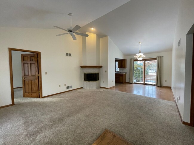 Building Photo - 3 Bed, 2 Bath Home for Rent, Hartland, Arr...