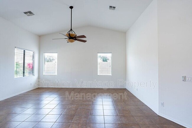 Building Photo - 2092 E Jade Dr