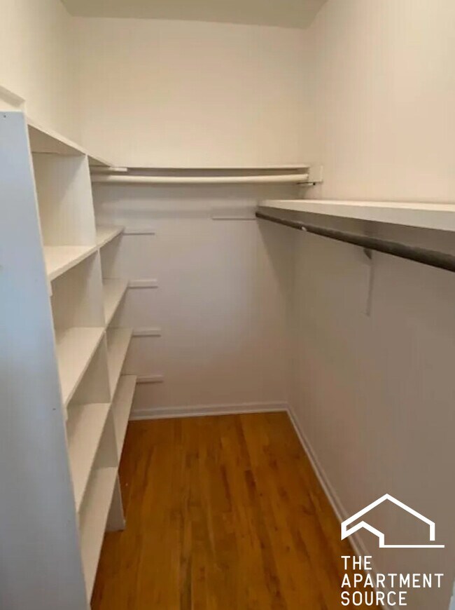 Foto del edificio - 1555 N Mohawk St