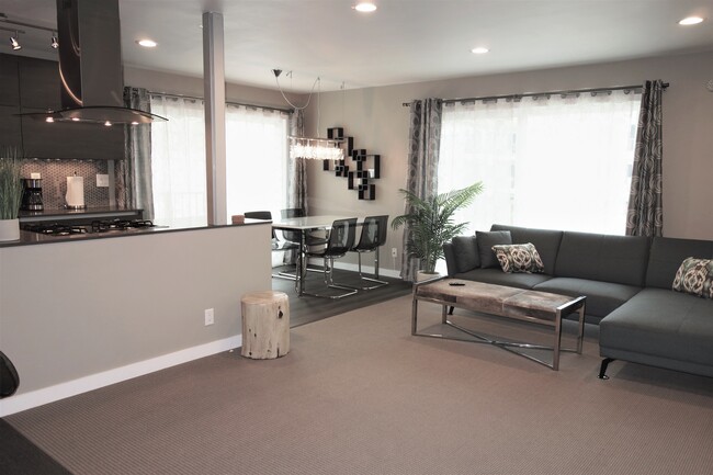 Living Room - 1600 Ardmore Ave