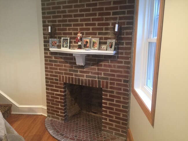 deco fireplace - 42 Wellington Rd