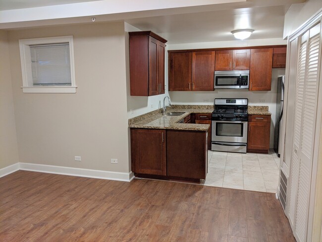 Building Photo - 800 Brummel St