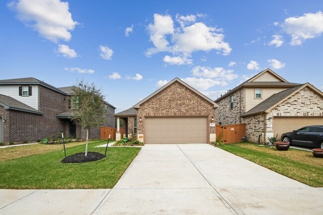 Building Photo - Move In Special. Half Off First Month's Re...