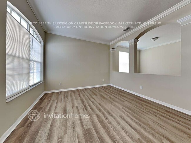 Foto del edificio - 17011 Falconridge Rd