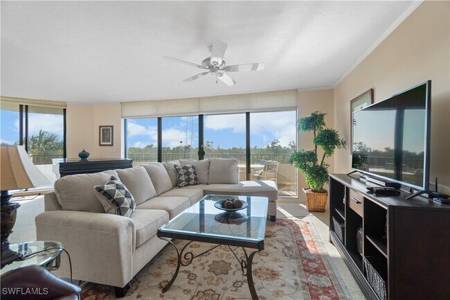 Foto del edificio - 6001 Pelican Bay Blvd