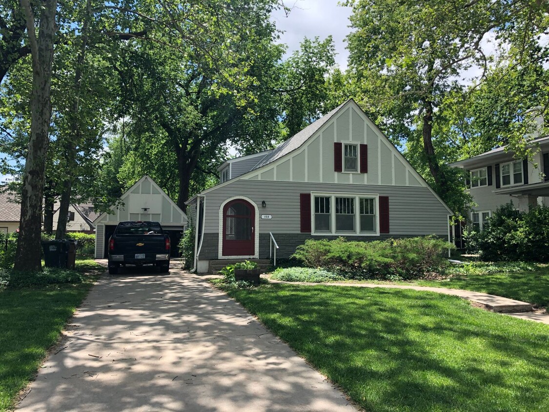 Primary Photo - Beautiful 3 bedroom in Hyde Park neighborhood