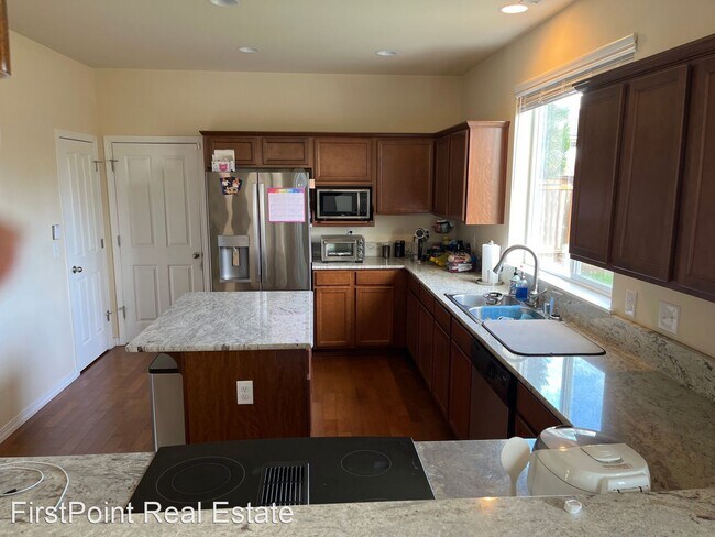 Building Photo - 4 br, 2.5 bath House - 621 24th Ave S.W.