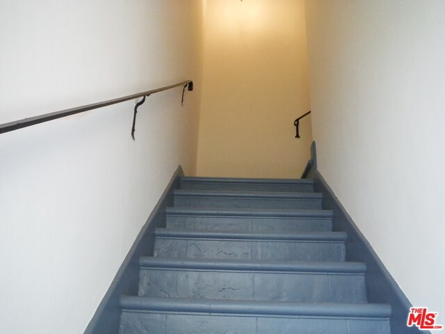 Building Photo - 864 S Gramercy Pl