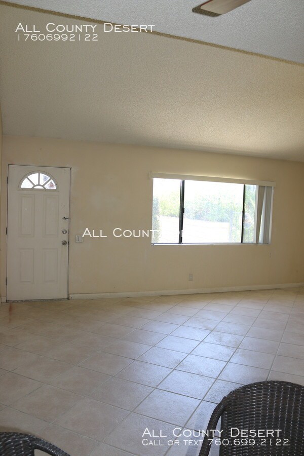 Building Photo - 555 El Placer Rd