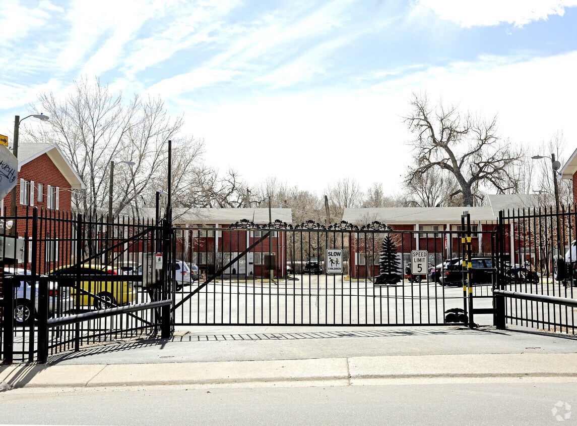 Foto principal - 5000-5006 W 8th Ave