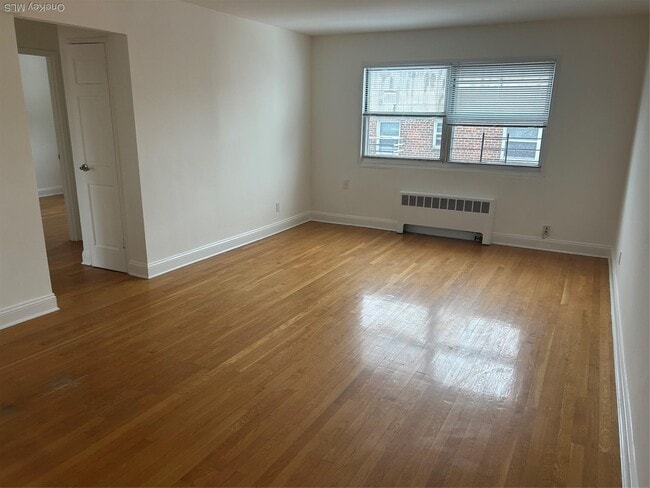 Foto del edificio - 15 Schenck Ave