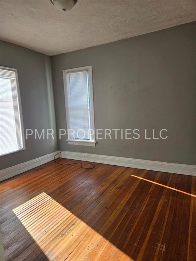 Building Photo - 5922 N 28th Ave