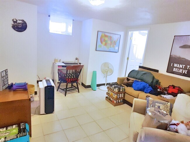 Building Photo - 2 br, 1 bath  - 343 Crescent St # R