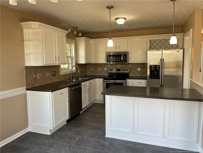 Building Photo - 60 Scranton Ct