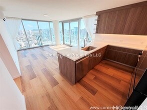 Building Photo - 1500 Rycroft St