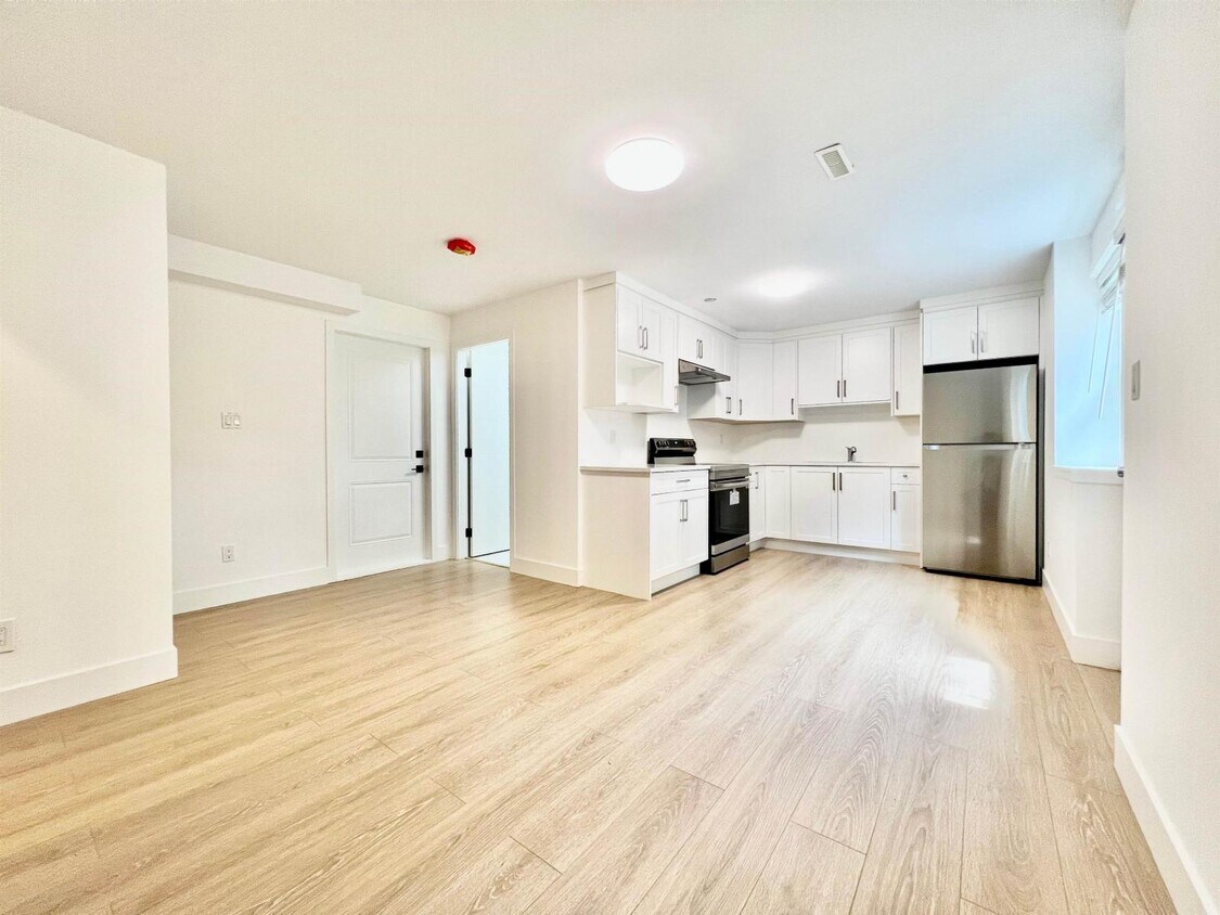 Photo principale - 16594-16561 61 Ave