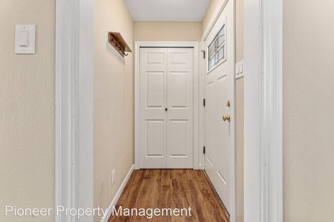 Building Photo - 2 br, 1 bath House - 4810 Shoshone St