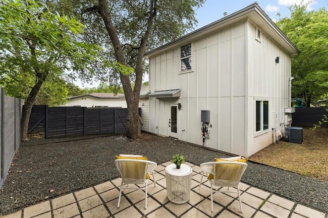 Building Photo - 806 Philco Dr