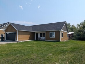 Building Photo - 1016 8th Ave W