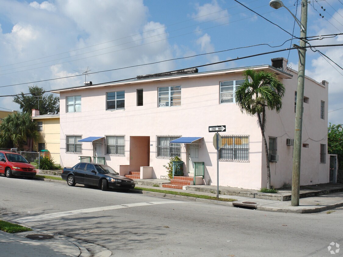 Building Photo - 402 SW 13th Ave