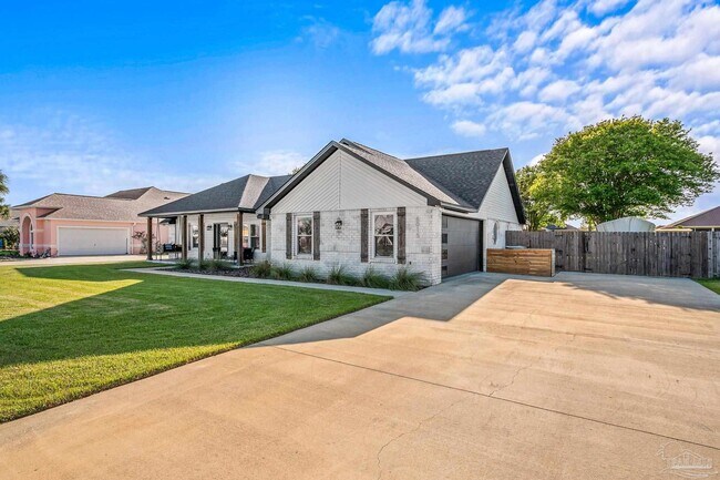 Building Photo - 6015 Chandelle Cir