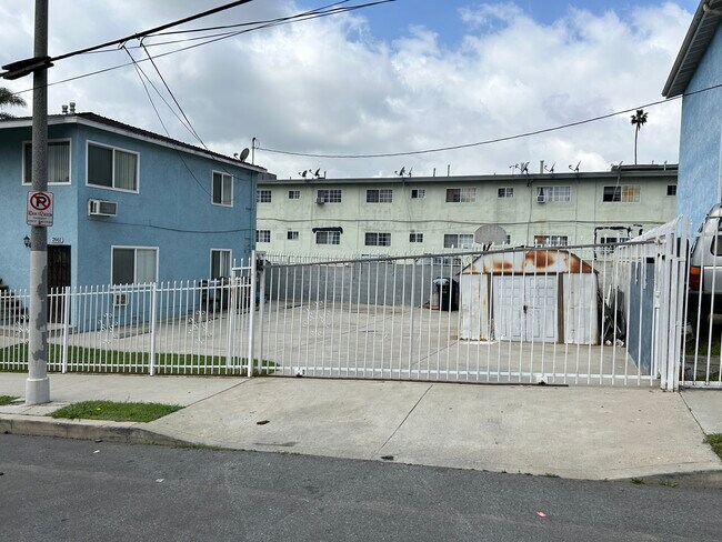 Building Photo - 2663 5th Ave
