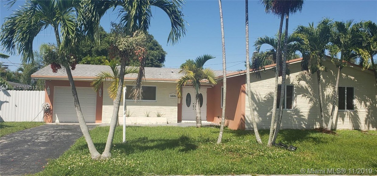 Primary Photo - 10601 SW 200th St