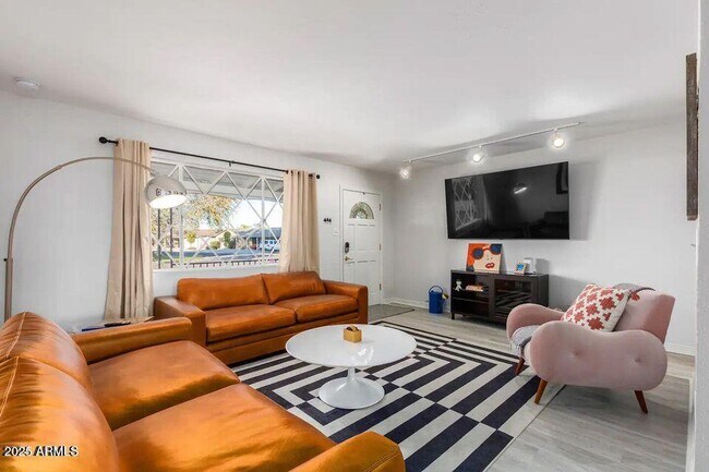 Foto del edificio - 7337 E Portland St