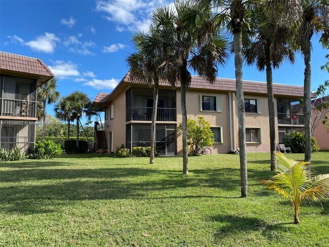 Building Photo - 209 Lakeview Dr