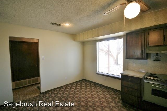 Building Photo - 3 br, 2.5 bath House - 1415 Hickory
