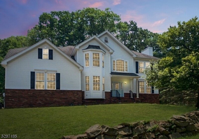 Primary Photo - 1 Donna Ln