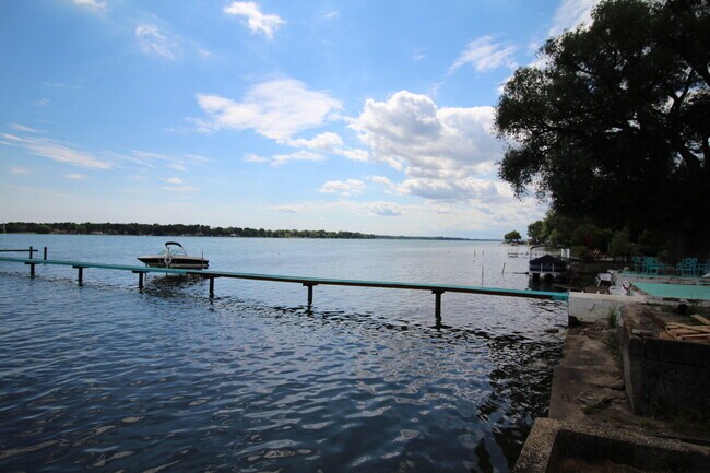 Foto del edificio - 2168 River Rd