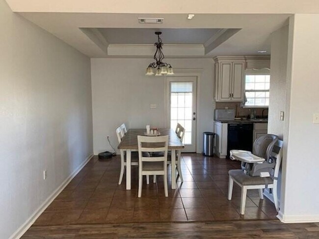 Foto del edificio - Beautiful 3BD/2BA Home in Miller Farms Subdivision! Close to Base! Fenced in Backyard!