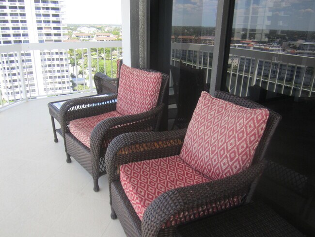 Foto del edificio - 115 Lakeshore Dr