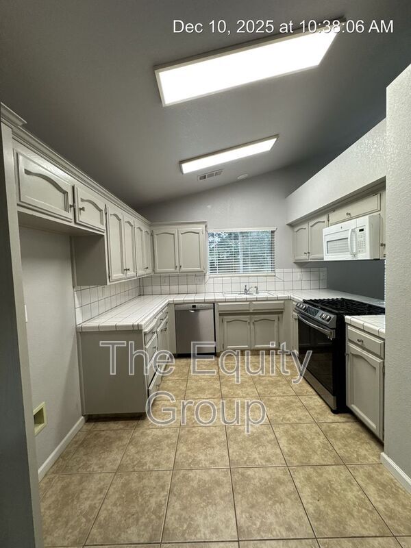 Foto del edificio - 819 S Pinkham St