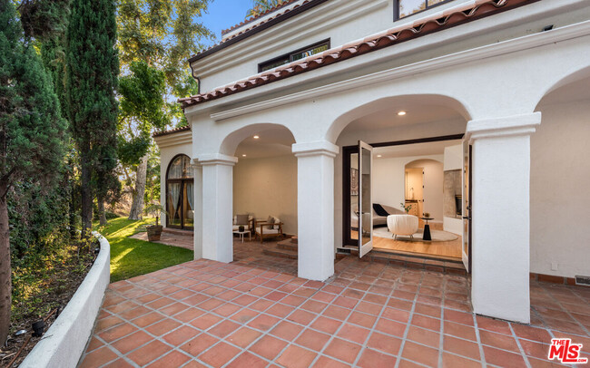Building Photo - 2468 Coldwater Canyon Dr