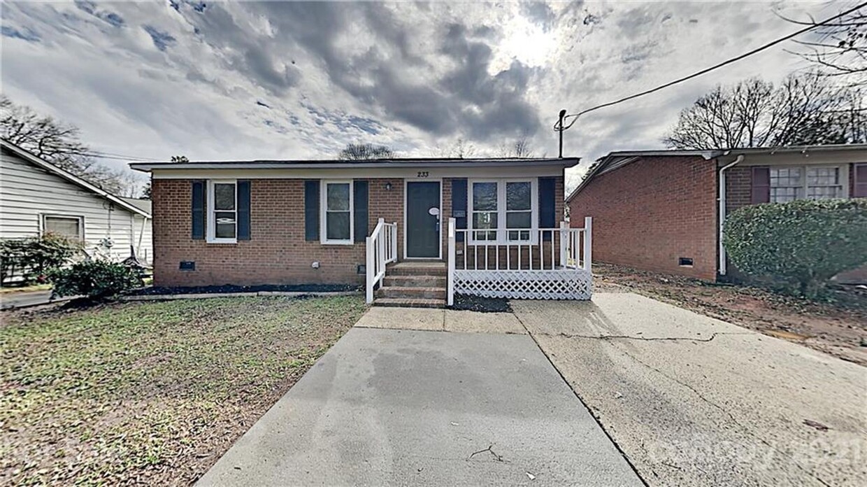 Primary Photo - Cute 3-bedroom, 1 -bathroom Home - Recentl...