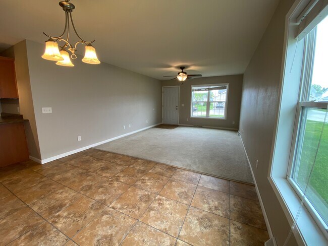 Foto del edificio - 1427 Springbrook Dr